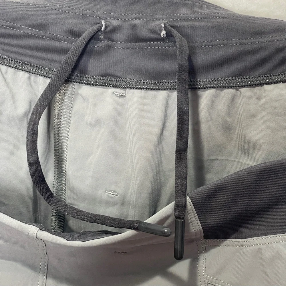 Lululemon Assert Athletic Shorts Linerless Gray Black Drawstring Closure Pockets